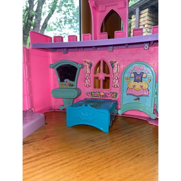 Fisher-Price Little People Disney Princess Castle Playset With Figures & Horse - Picture 7 of 11